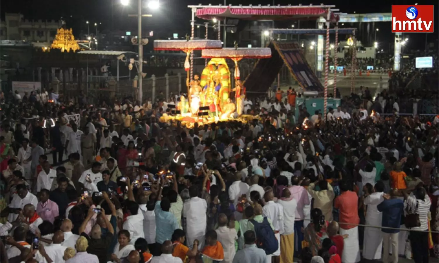 Devotees Who Gazed At The Glory Of Govindu In The Full Moon