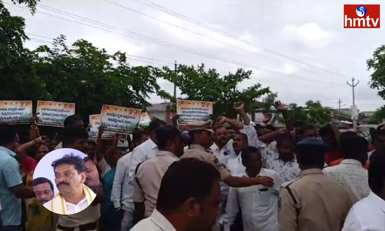 Protest To Bhuvanagiri MLA Pailla Shekar Reddy