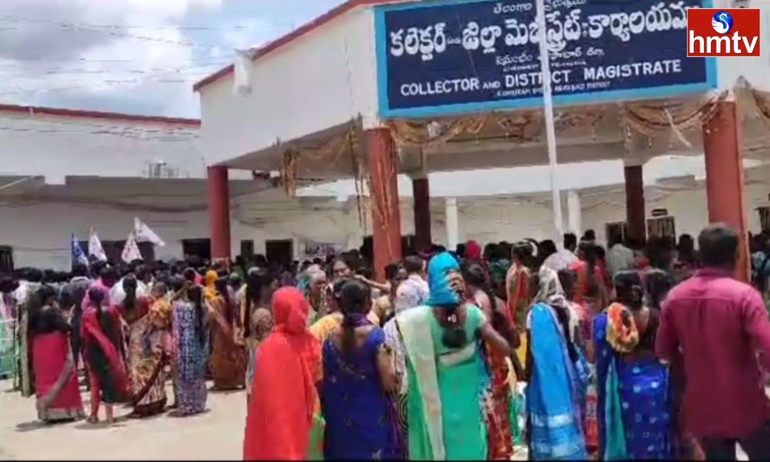 Women Lined Up To Give Application For Gruhalakshmi