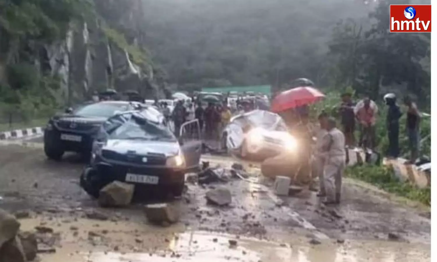 Nagaland: పలు చోట్ల విరిగిపడ్డ కొండచర్యలు Nagaland: పలు చోట్ల విరిగిపడ్డ కొండచర్యలు