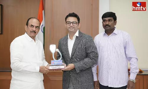 Praja Dairy Award To AVS MD Dr. Raja