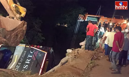 A Wedding Bus Plunged Into The Sagar Canal Killing Seven People A Wedding Bus Plunged Into The Sagar Canal Killing Seven People