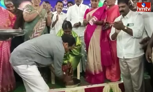 MLA RK Washed the Legs of the Female Volunteer MLA RK Washed the Legs of the Female Volunteer