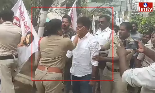 Srikalahasti CI Slaps Janasena Leaders Srikalahasti CI Slaps Janasena Leaders