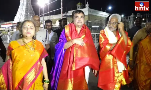 Union Minister Nitin Gadkari Couple Visited Tirumala Temple Union Minister Nitin Gadkari Couple Visited Tirumala Temple