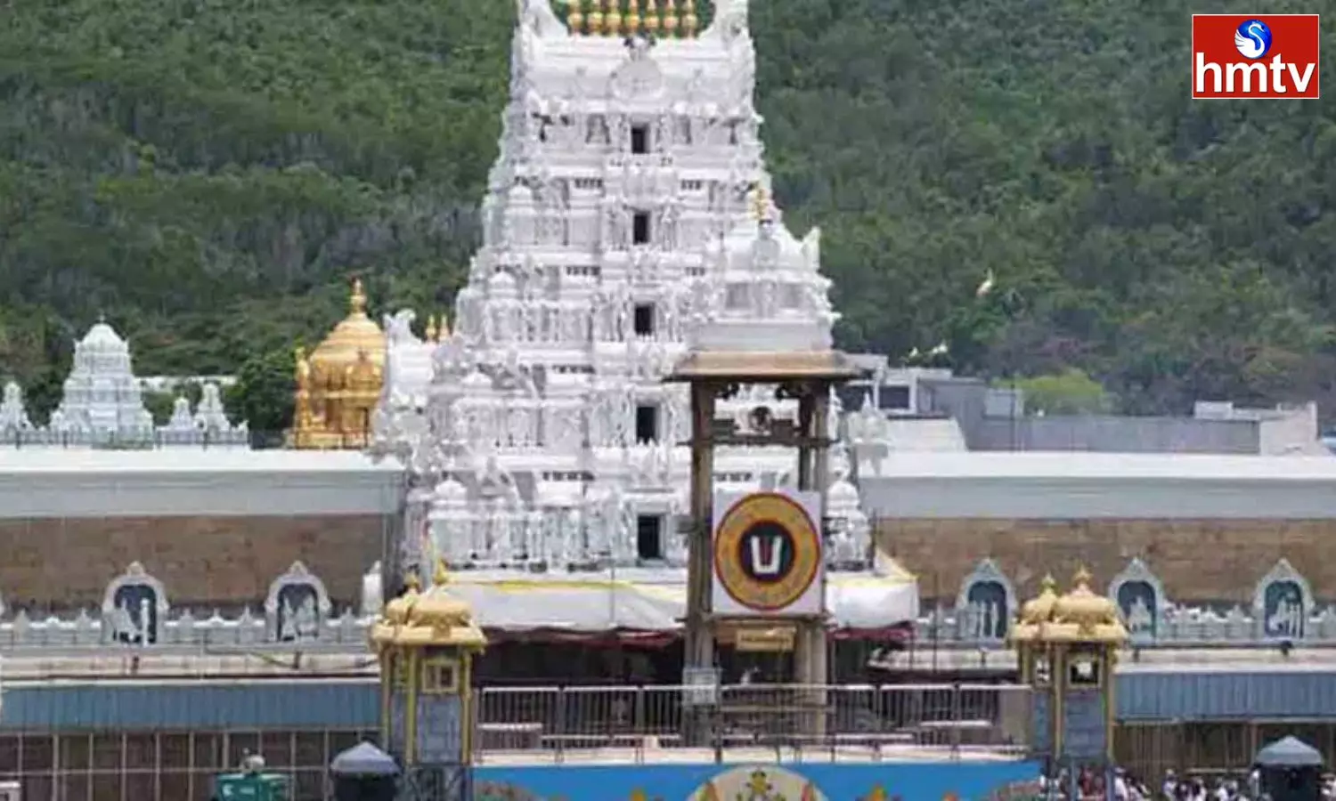 TTD Employee Cheated The Devotees By Saying That They Would Give Tokens For Srivari Darshan TTD Employee Cheated The Devotees By Saying That They Would Give Tokens For Srivari Darshan
