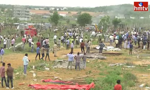 People Attempt To Set Up Huts In Khammam City  Police Stopped Them