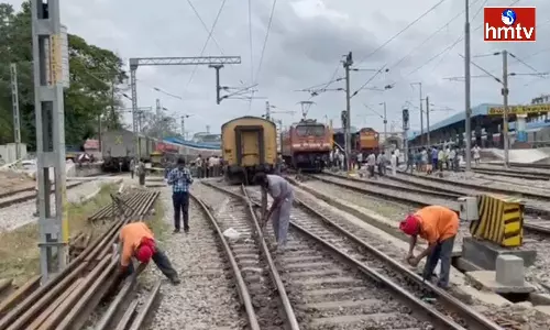 Padmavathi Express Derail At Tirupati Railway Station