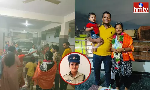Husband Gives A Warm Welcome To The Wife Who Has Come Home After Completing Her Constable Training