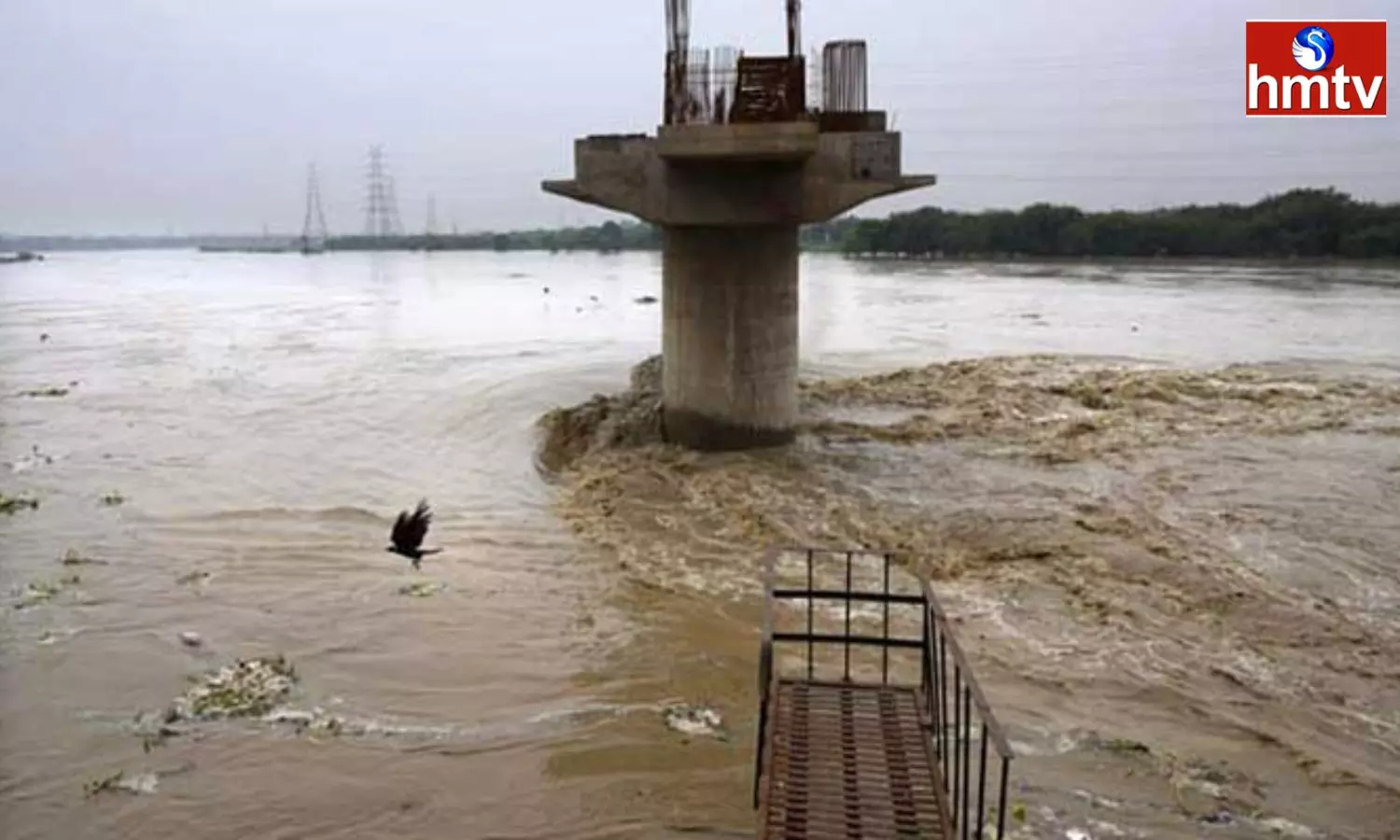 Yamuna Flowing Beyond Danger Level Yamuna Flowing Beyond Danger Level