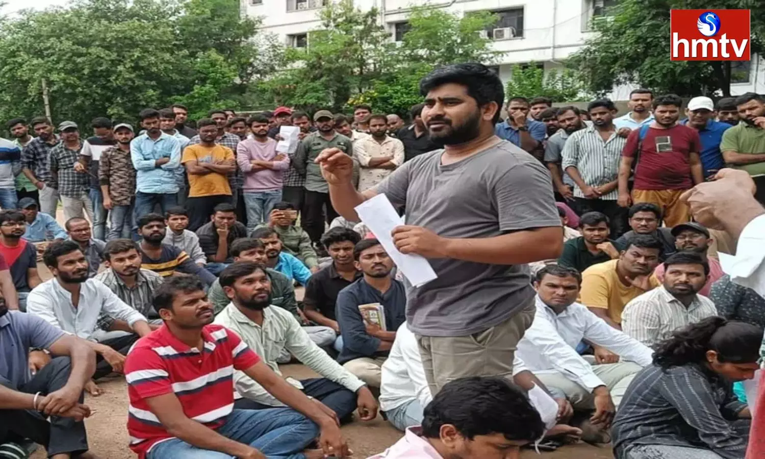 Group 2 Candidates Siege TSPSC over Exam Postpone Demand