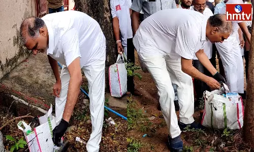 Harish Rao Removed The Garbage Along With The Townspeople Harish Rao Removed The Garbage Along With The Townspeople