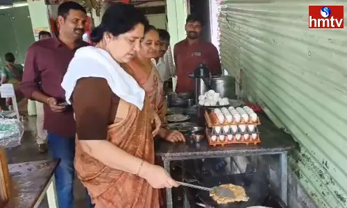 Minister Satyavathi Rathod Served Omelet To The Hotel Staff Minister Satyavathi Rathod Served Omelet To The Hotel Staff