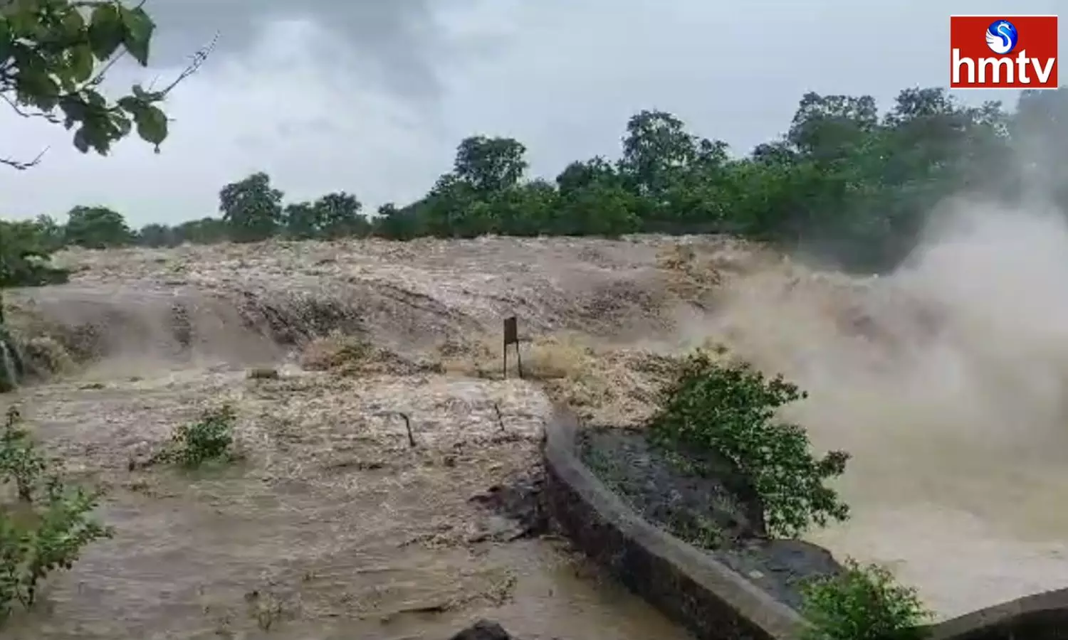 Heavy Rain In The Upper Reaches Caused Heavy Flooding In The Falls