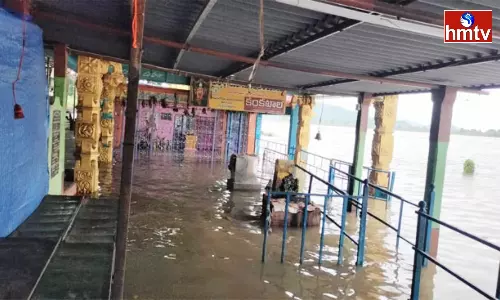 Godavari Flood into Gandi Pochamma Temple Godavari Flood into Gandi Pochamma Temple
