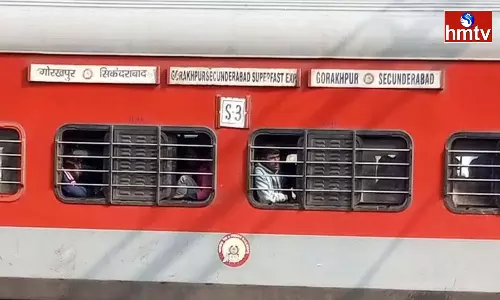 Gorakhpur Express Stopped In Peddapalli