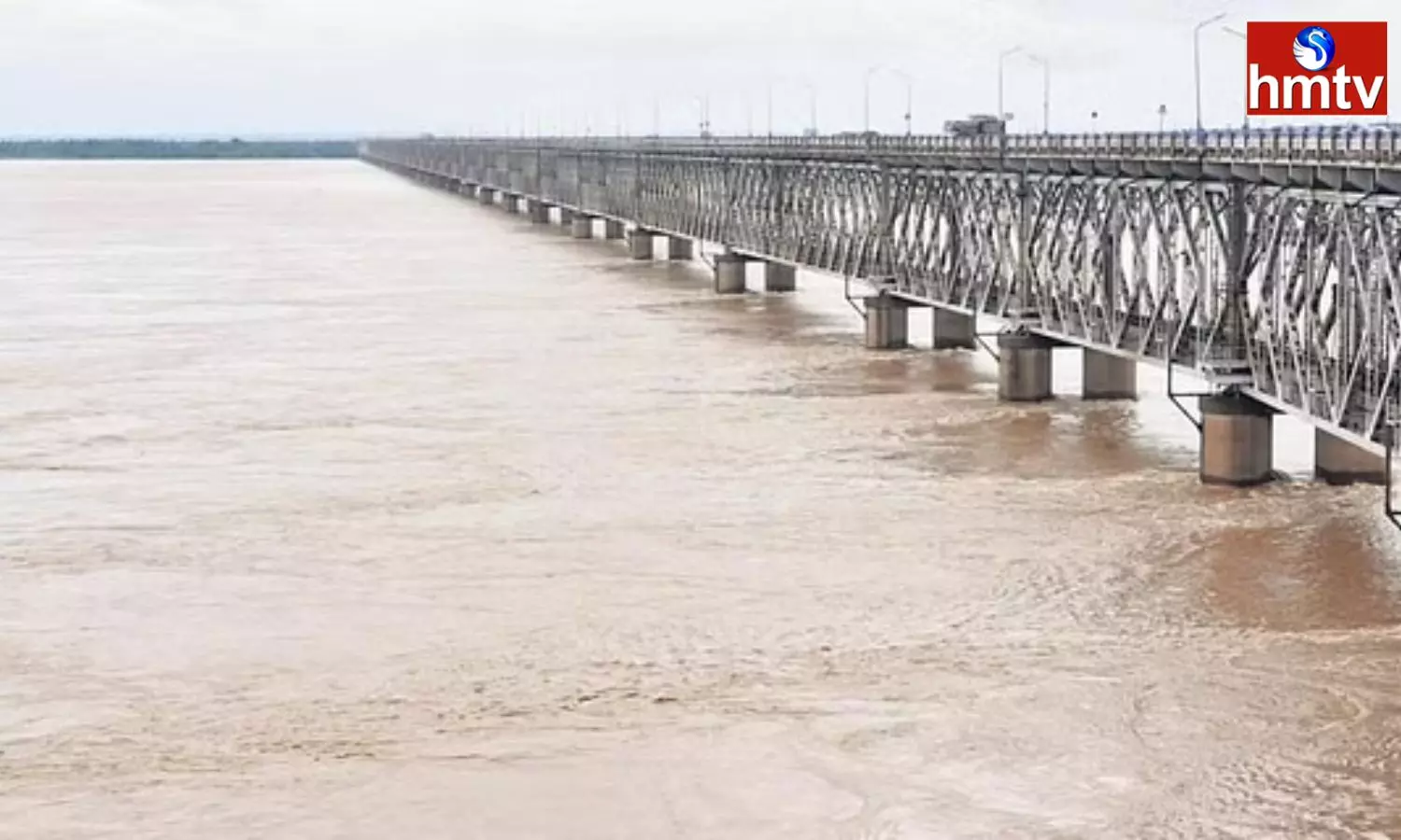 The Ongoing Flood At Dowleswaram Barrage