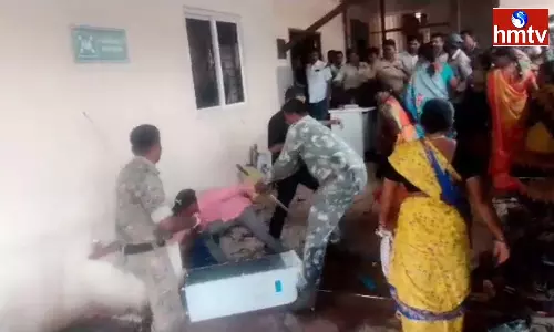 Tension In Front Of A Private Hospital In Hanamkonda Tension In Front Of A Private Hospital In Hanamkonda