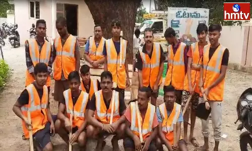 Siddipet Municipal Sanitary Inspector Vanitha Shows Over Enthusiasm