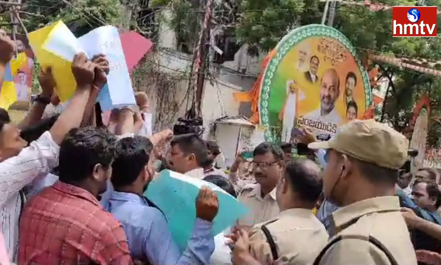 BRSV Tribal Students Besieged BJP Office In Nampally