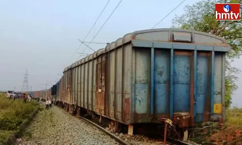 Car Hit By The Goods Train In Visakhapatnam