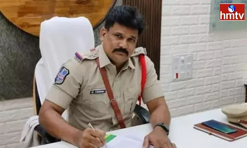 Warangal Mills Colony CI Attacks Small Street Vendors Brutually Warangal Mills Colony CI Attacks Small Street Vendors Brutually