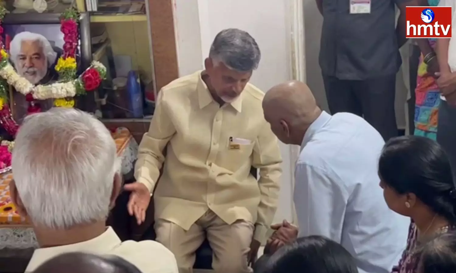 Chandrababu Visited The Gaddar Family