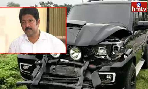 Gannavaram MLA Vallabhaneni Vamsi Narrowly Escapes Road Accident Gannavaram MLA Vallabhaneni Vamsi Narrowly Escapes Road Accident