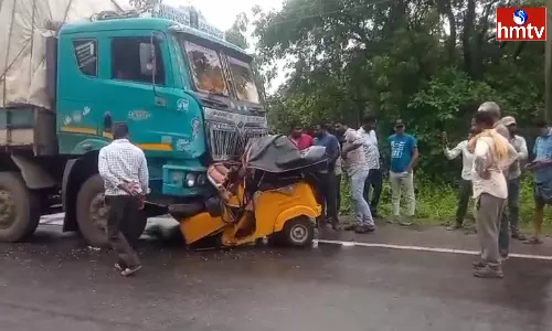 Auto-Lorry Collision Two Persons Killed in the Accident