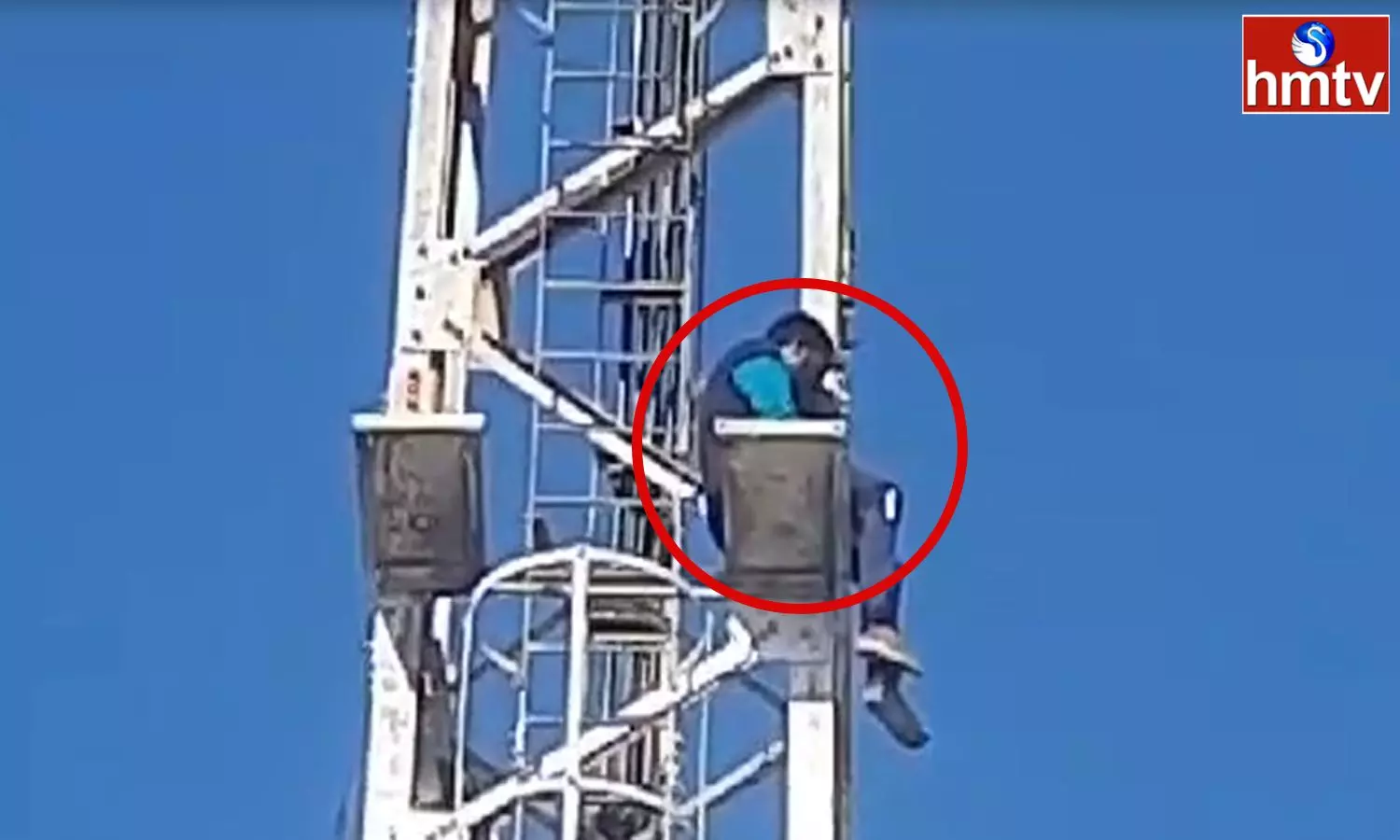 RMP Dr. Venkatesh climbed the cell tower And Hulchul in Anantapur RMP Dr. Venkatesh climbed the cell tower And Hulchul in Anantapur