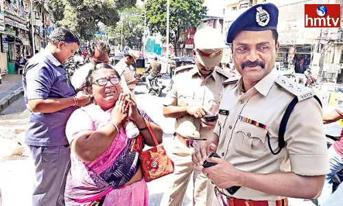 A Woman Thanked a Police Officer A Woman Thanked a Police Officer