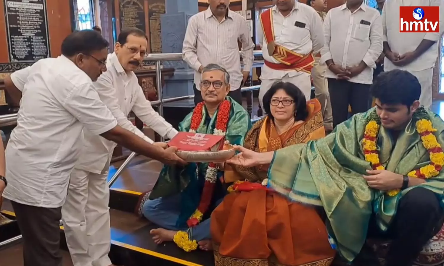 AP High Court Judge Somayajulu Special Pooja At Sri Chengalamma Parameshwari Temple