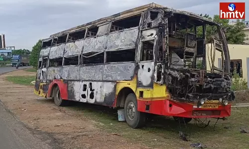 A Fire Broke out in a Private Bus Early in the Morning