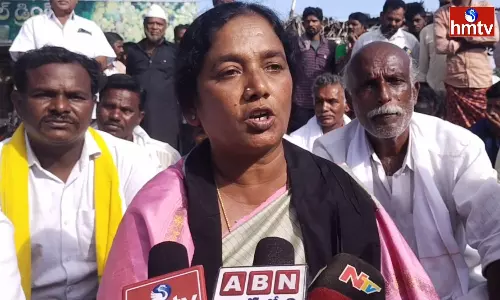 Paritala Sunitha Dharna Was Stopped By The Police And Arrested Paritala Sunitha Dharna Was Stopped By The Police And Arrested