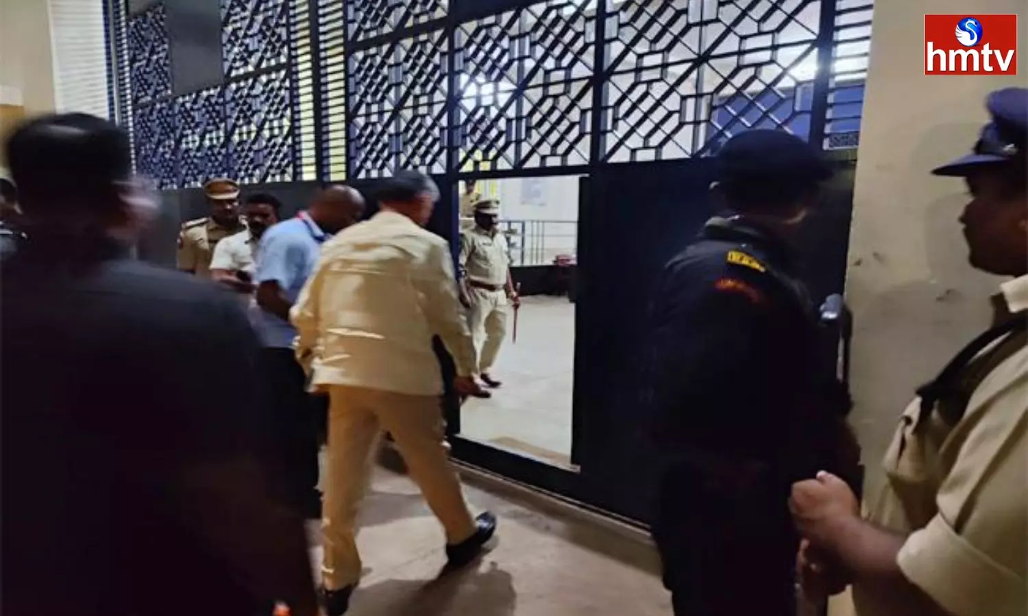 Chandrababu Reached Rajahmundry Central Jail