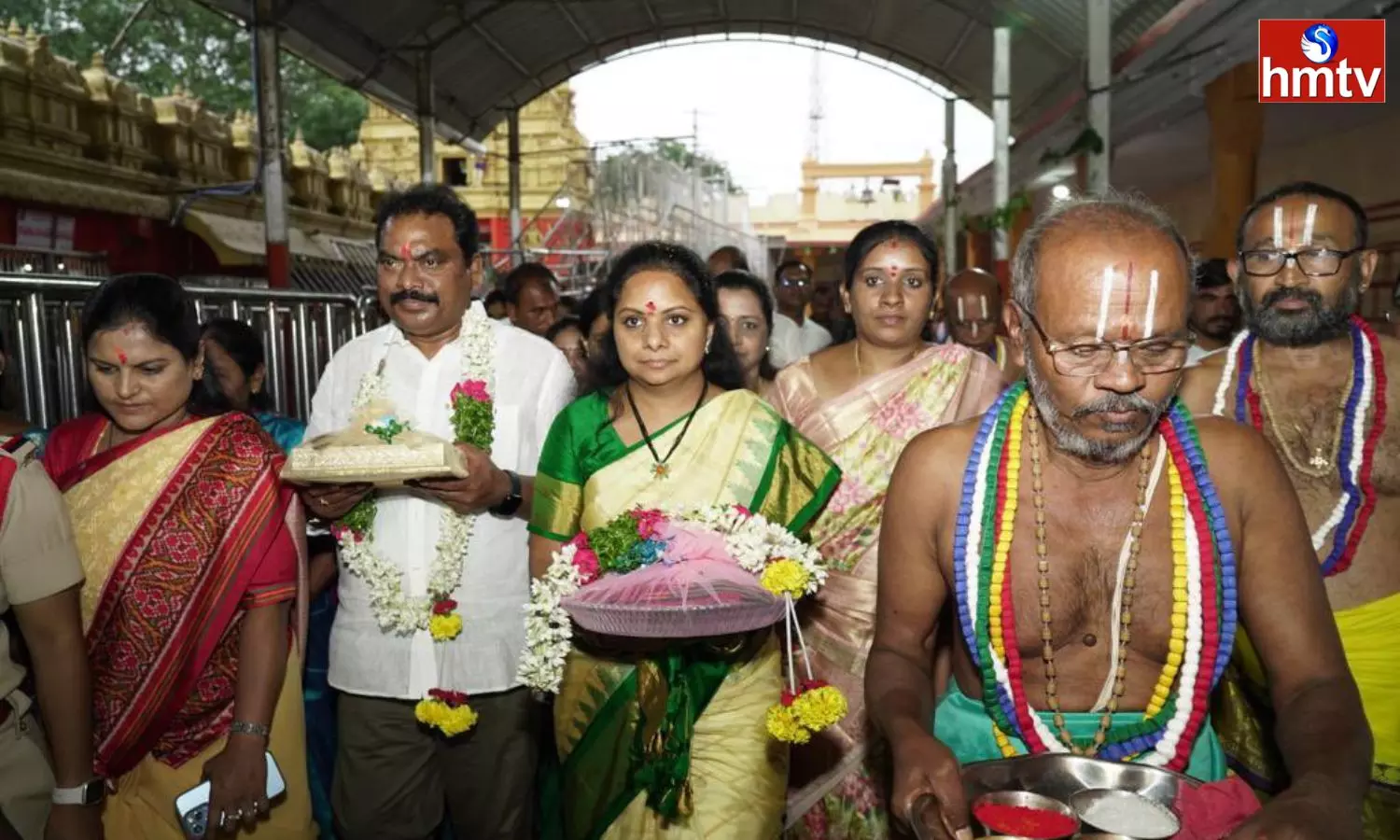 MLC Kavitha Special Poojas At Sri Kondagattu Anjaneya Swamy Temple