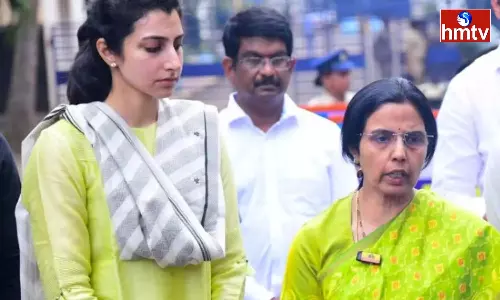 Bhuvaneshwari And Brahmani Mulakhat Chandrababu In Rajahmundry Jail