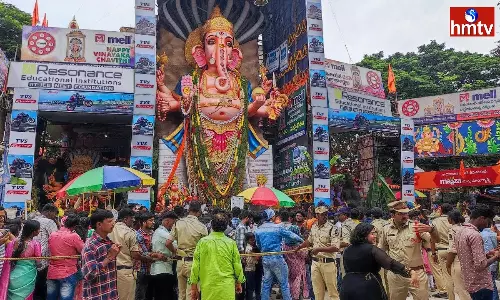 Devotees At Ganapati In Khairatabad