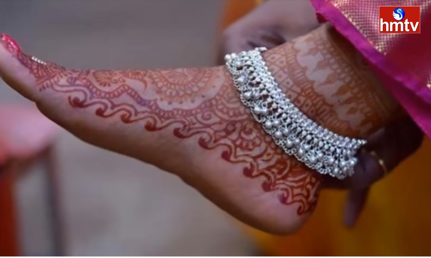 Health Benefits of women Wear Silver Anklets on their Legs