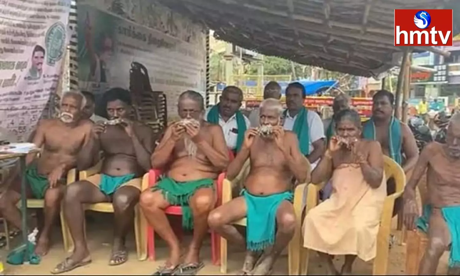 Farmers Protest By Holding Rats In Their Mouth Over Cauvery Water Dispute