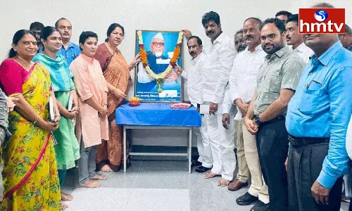 Minister Sathyavathi Rathod Paid Tributes To Konda Laxman Bapuji