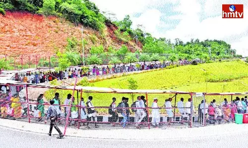 Crowd Of Devotees Increased In Tirumala Crowd Of Devotees Increased In Tirumala