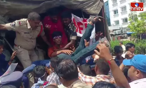 SFI Dharna At Lenin Centre In Vijayawada