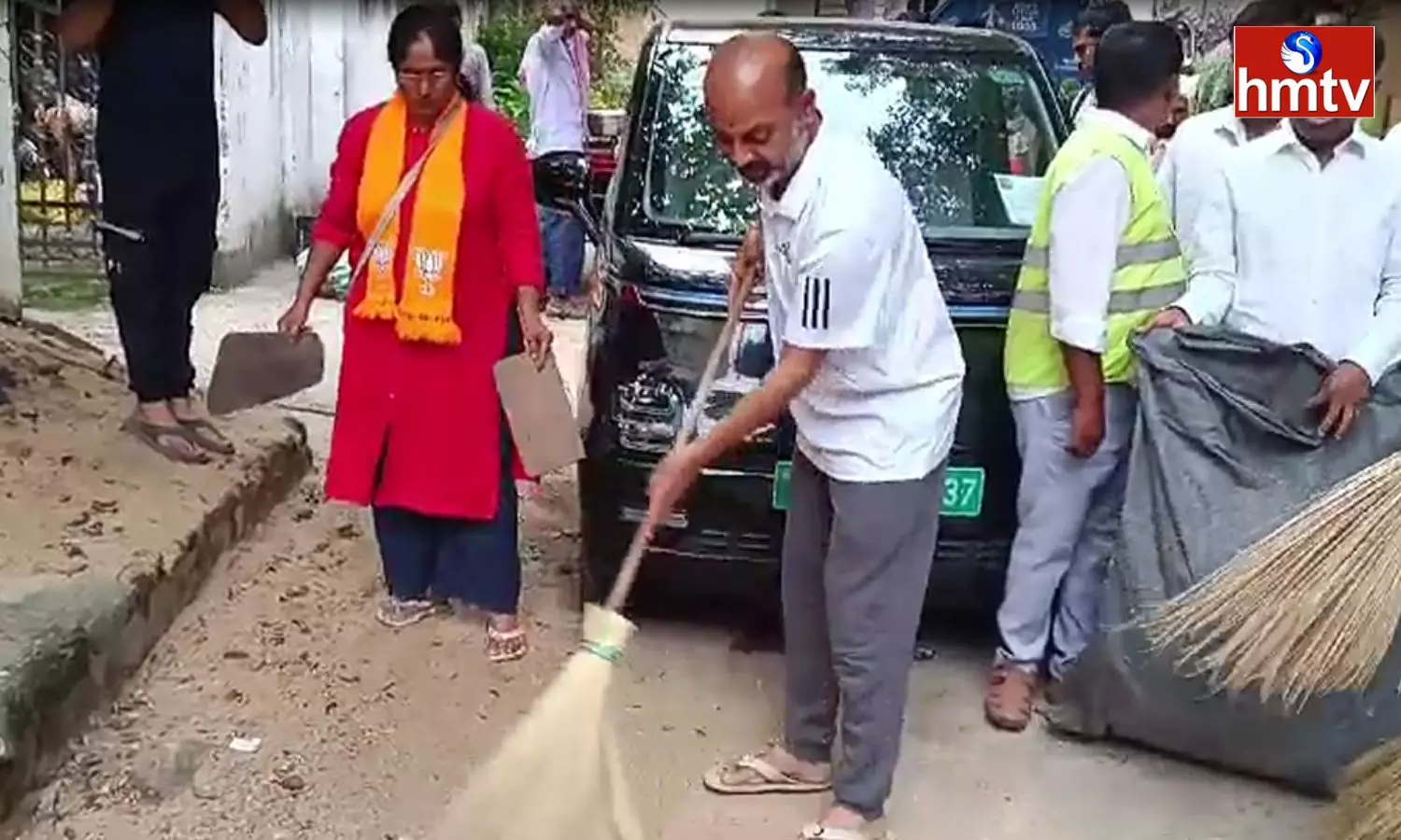 Bandi Sanjay Holding a Broom and Swept the Garbage in Jubilee Hills Constituency