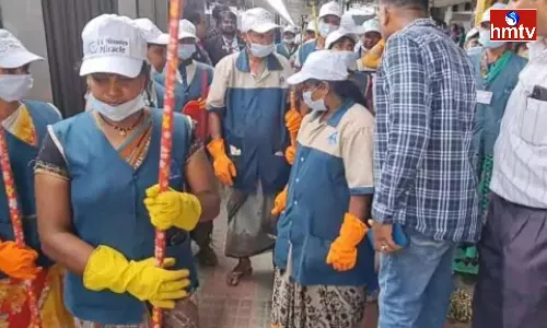 Vande Bharat Train Cleaning In 14 Minutes