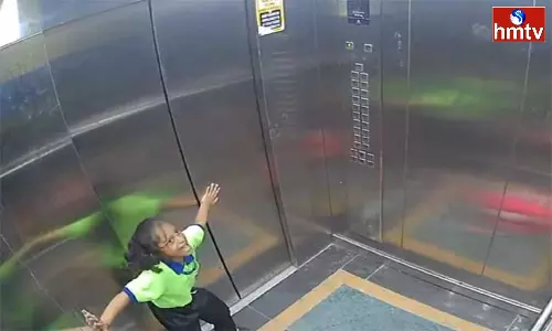 Girl Trapped in Elevator for Tense 20 minutes, screams for help
