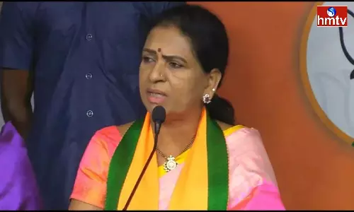 KTR Is Neglecting KCR Health Says DK Aruna