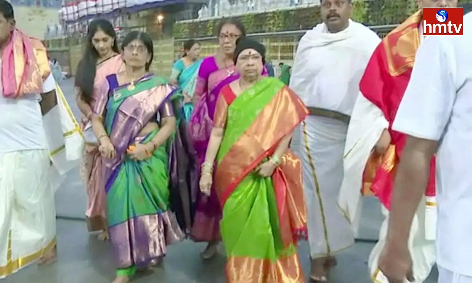 CM KCR Wife Shobha Visits Tirumala Temple