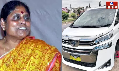 YS Vijayamma Escapes Unhurt in Accident