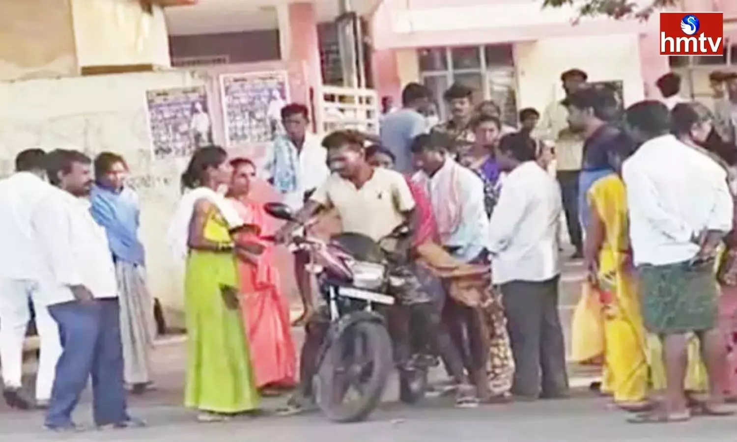 Father Takes Child Dead Body On Bike After Hospital Denies Ambulance
